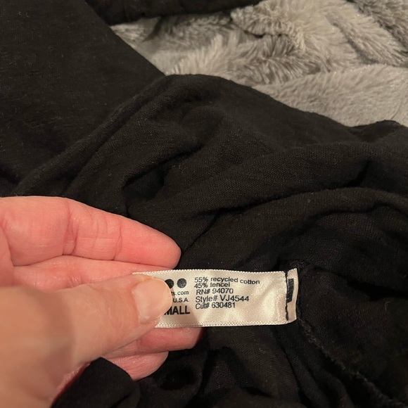 Three Dots Black Long Sleeve V-Neck 3/4 Bell Sleeve Top Size XS - Picture 8 of 12